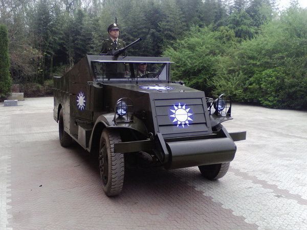 m3a1轮式装甲侦察车
